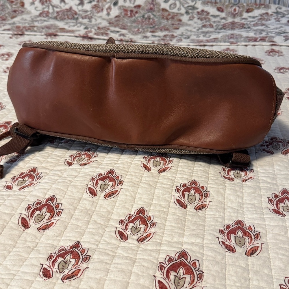 Orvis Leather and Tweed Backpack - Picture 5 of 11